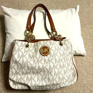 Micheal Kors Purse